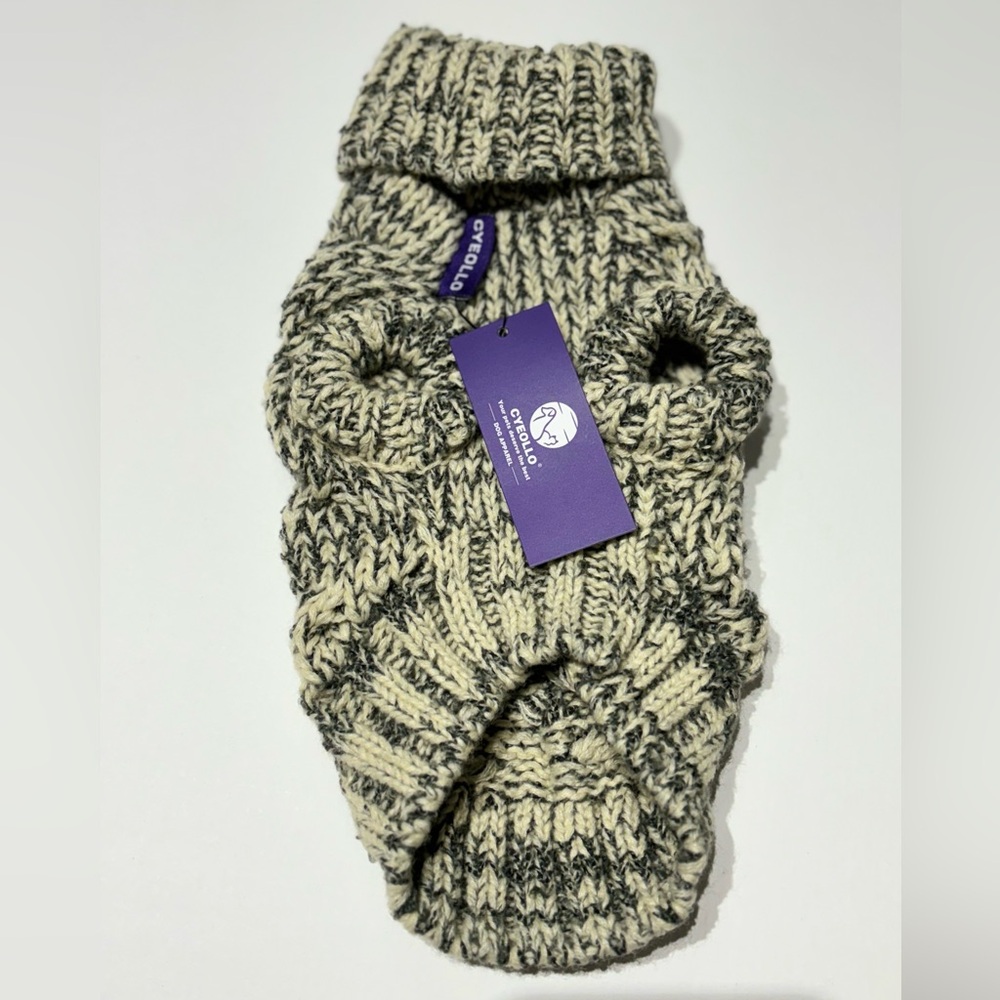 Cyeollo Black and White Dog Sweater with Chunky Knit Texture
